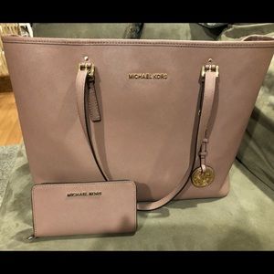❌SOLD❌ Michael Kors jet set tote